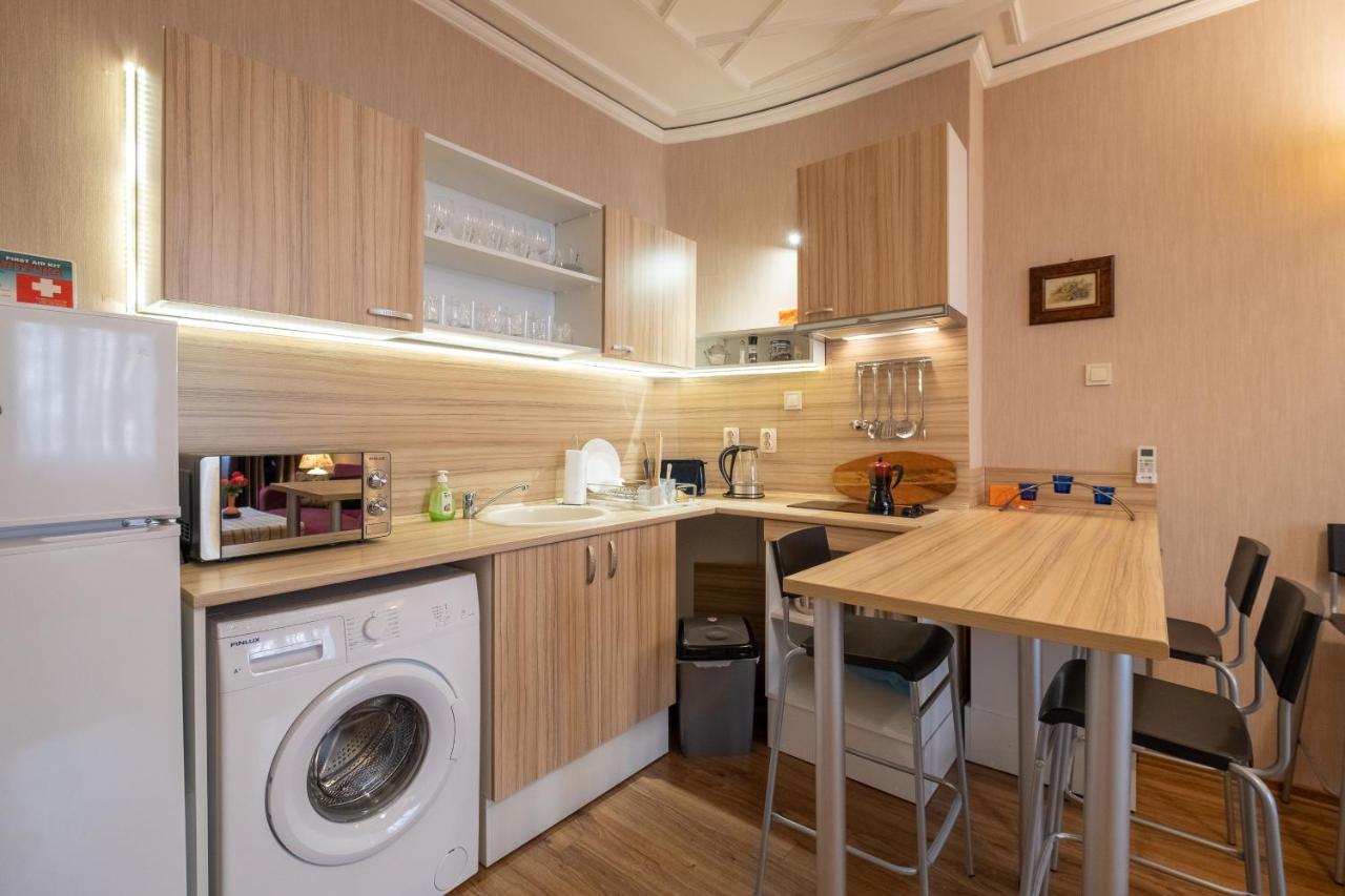 Feel Sofia - One Bedroom Apartment Next To Russian Square Dış mekan fotoğraf