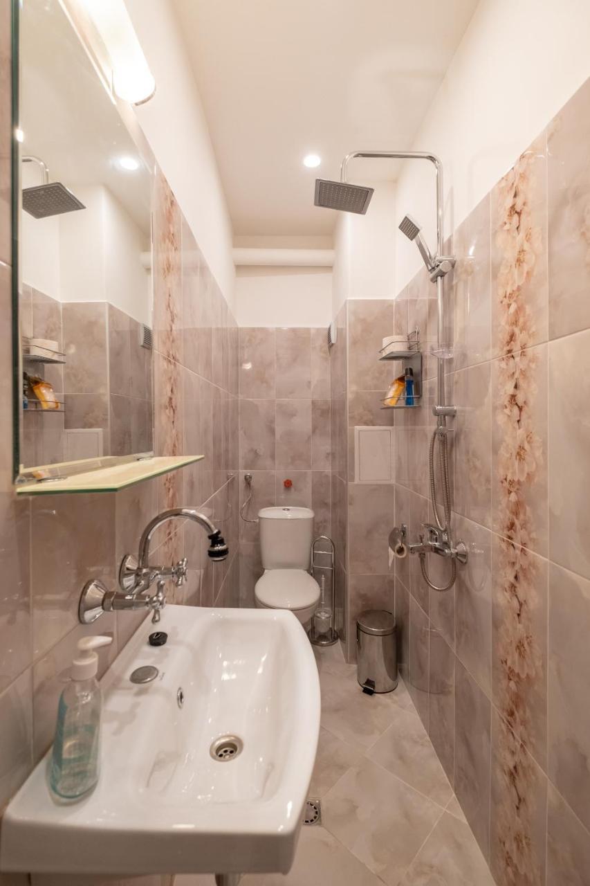 Feel Sofia - One Bedroom Apartment Next To Russian Square Dış mekan fotoğraf