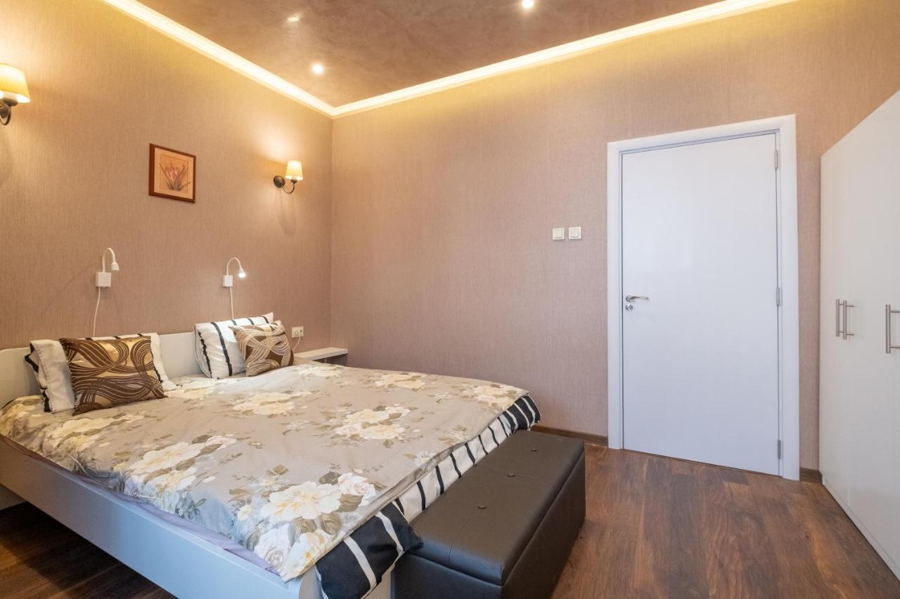 Feel Sofia - One Bedroom Apartment Next To Russian Square Dış mekan fotoğraf