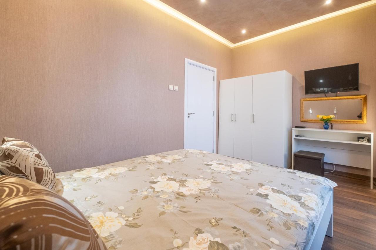 Feel Sofia - One Bedroom Apartment Next To Russian Square Dış mekan fotoğraf